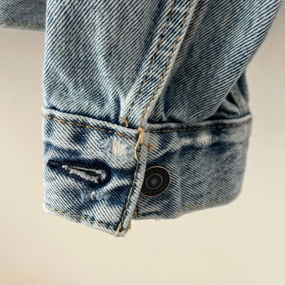Levi’s Medium Jean Jacket Light Wash - Picture 4 of 5